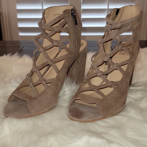 Vince Camuto open toe booties - Picture 3 of 6